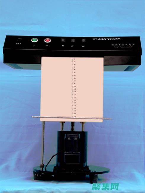 使用灭火器时要对准火焰的什么部位喷射